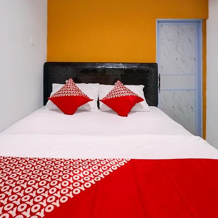 Super Oyo Capital O 93076 Batam Backpacker Guesthouse 2 Pembunuh Esterno foto
