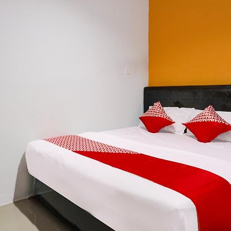 Super Oyo Capital O 93076 Batam Backpacker Guesthouse 2 Pembunuh Esterno foto
