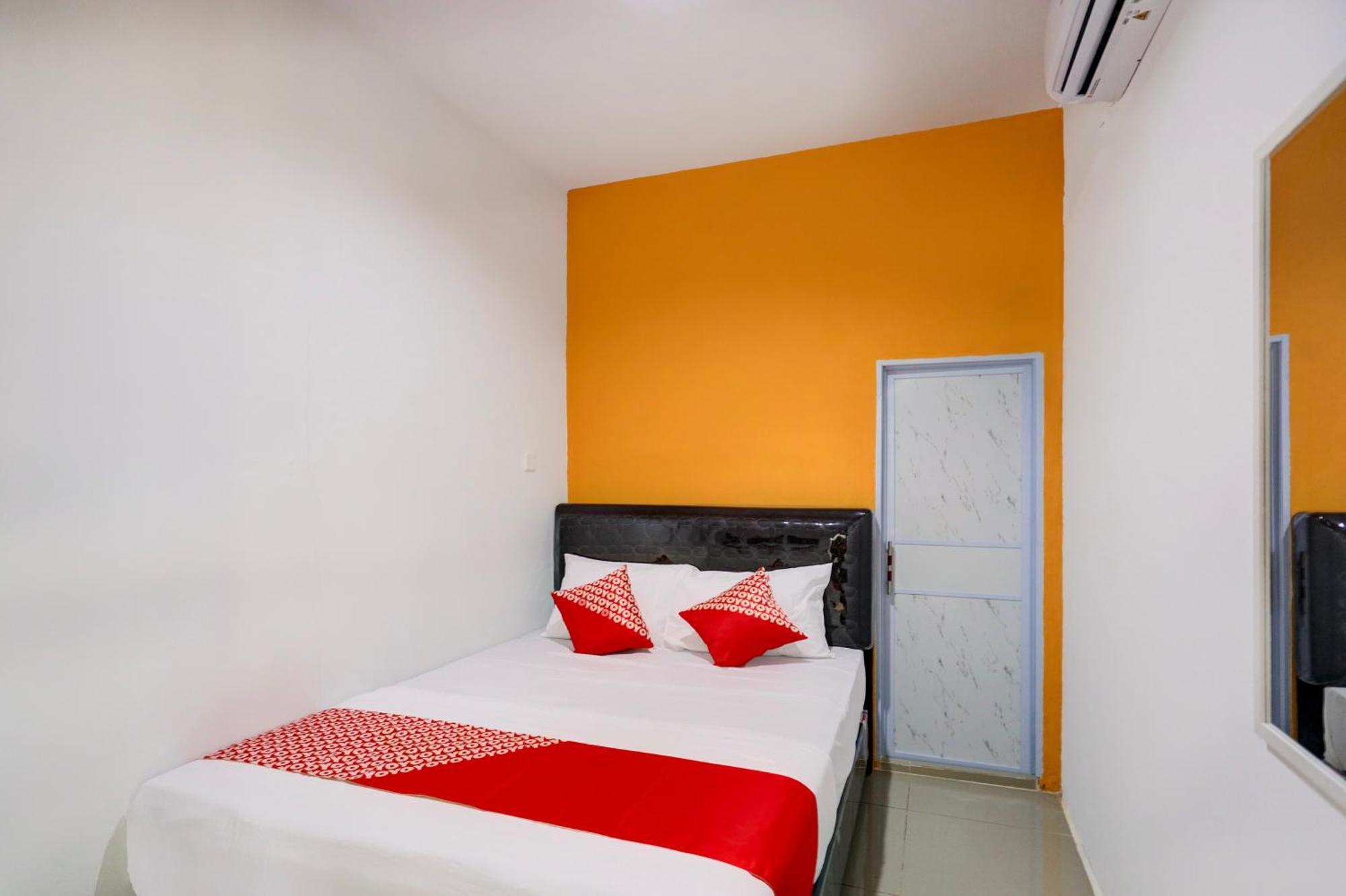 Super Oyo Capital O 93076 Batam Backpacker Guesthouse 2 Pembunuh Esterno foto