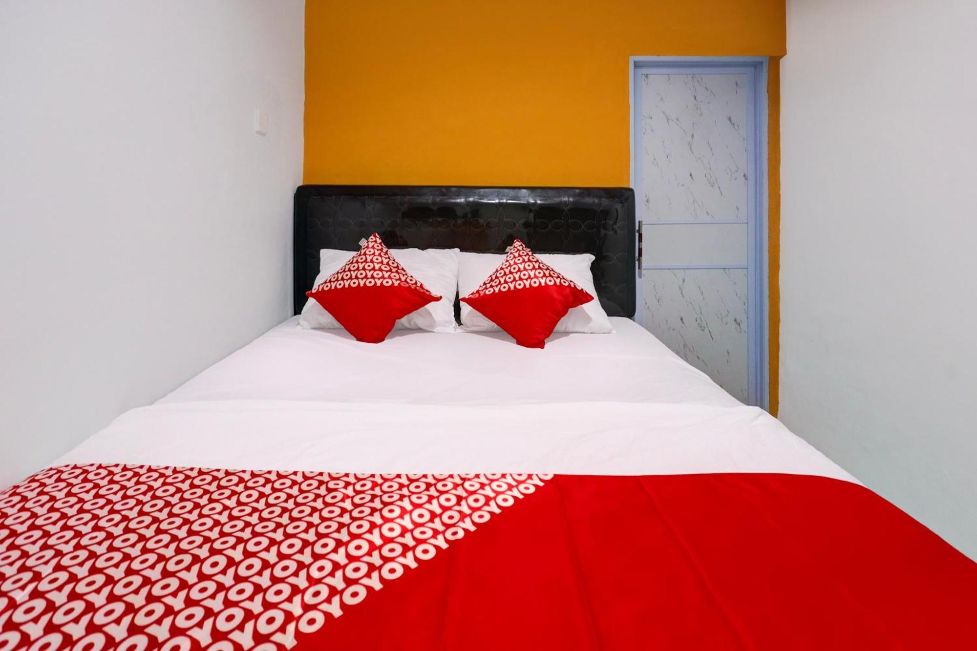 Super Oyo Capital O 93076 Batam Backpacker Guesthouse 2 Pembunuh Esterno foto