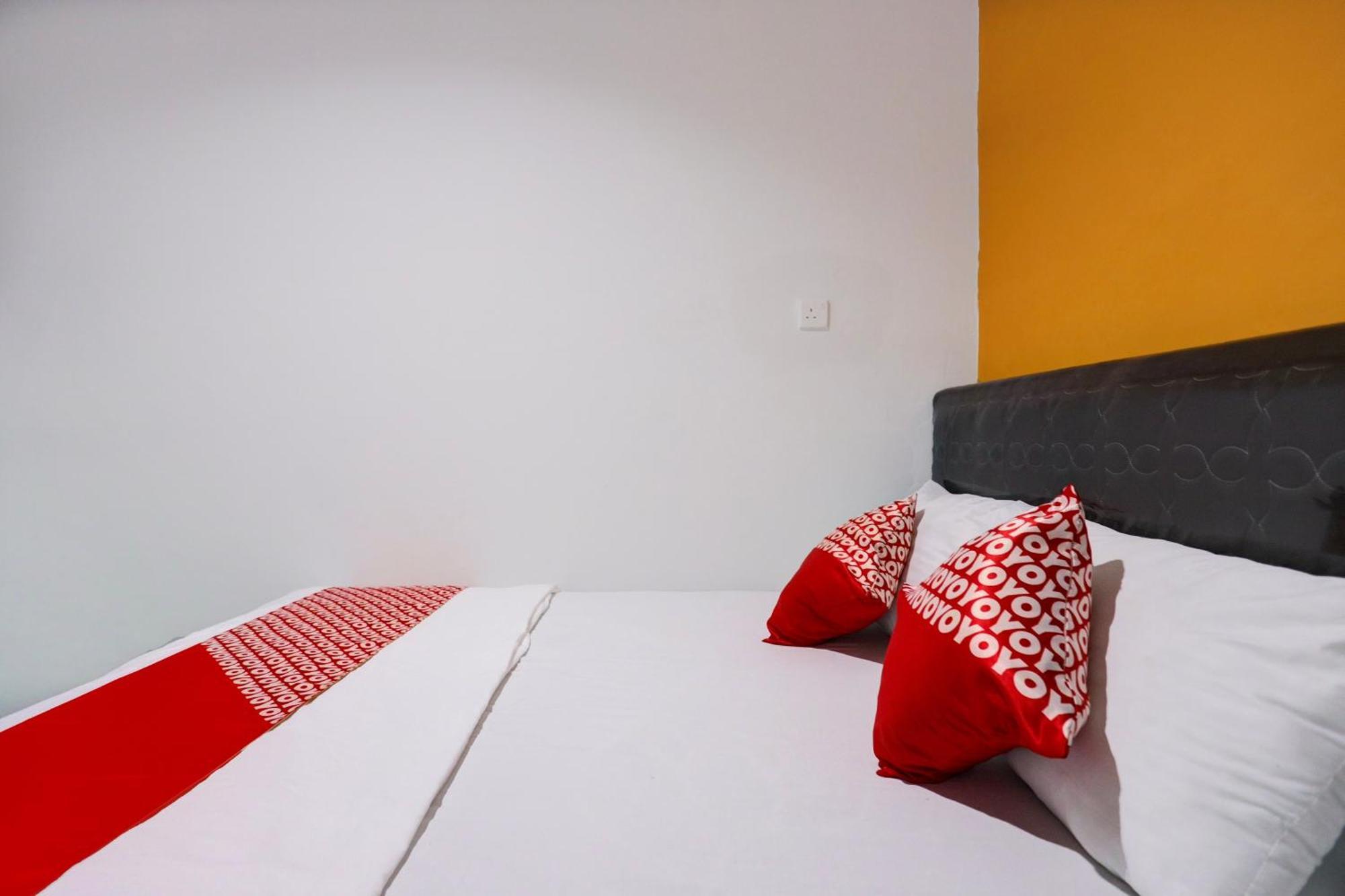 Super Oyo Capital O 93076 Batam Backpacker Guesthouse 2 Pembunuh Esterno foto