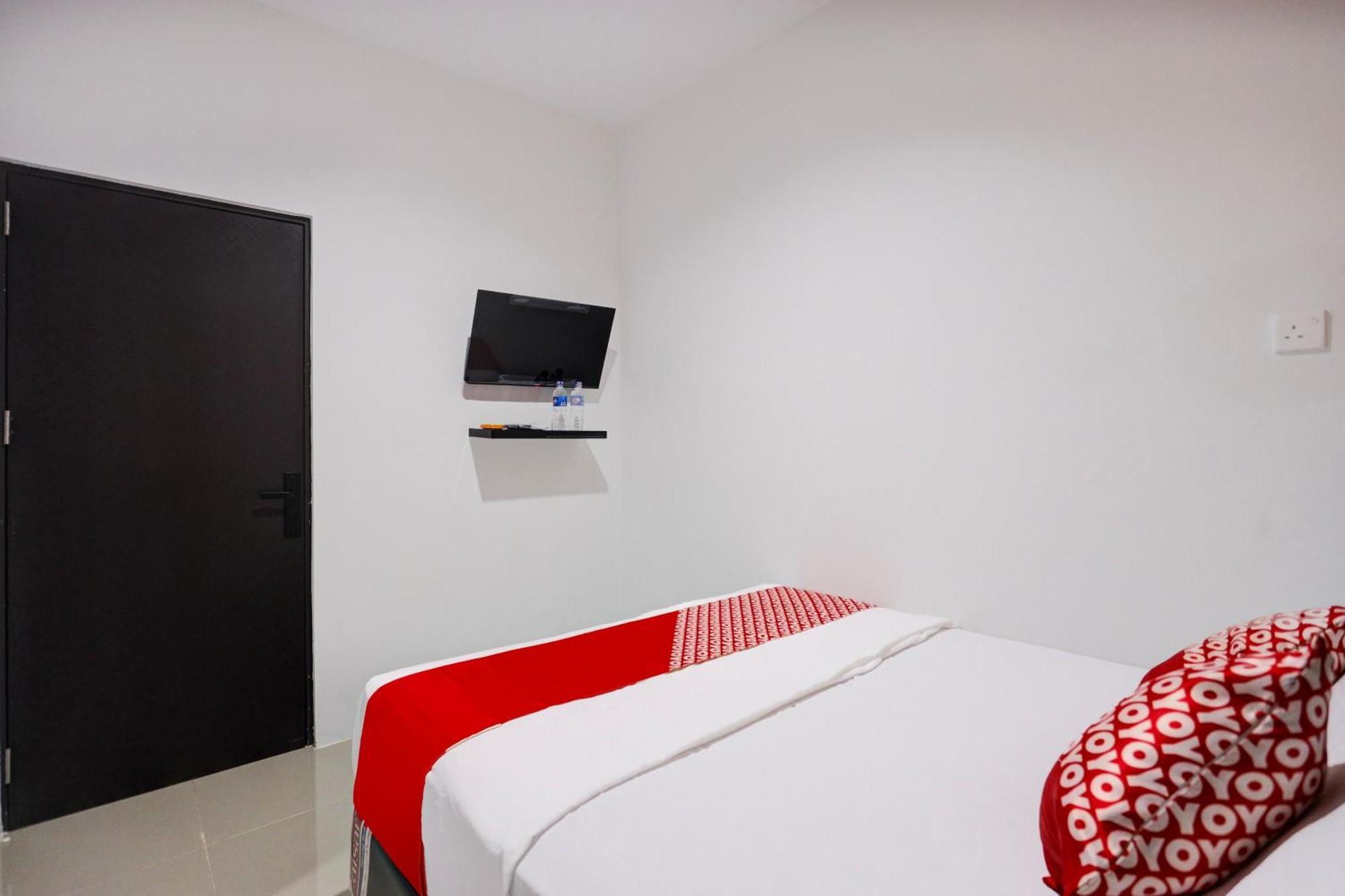 Super Oyo Capital O 93076 Batam Backpacker Guesthouse 2 Pembunuh Esterno foto