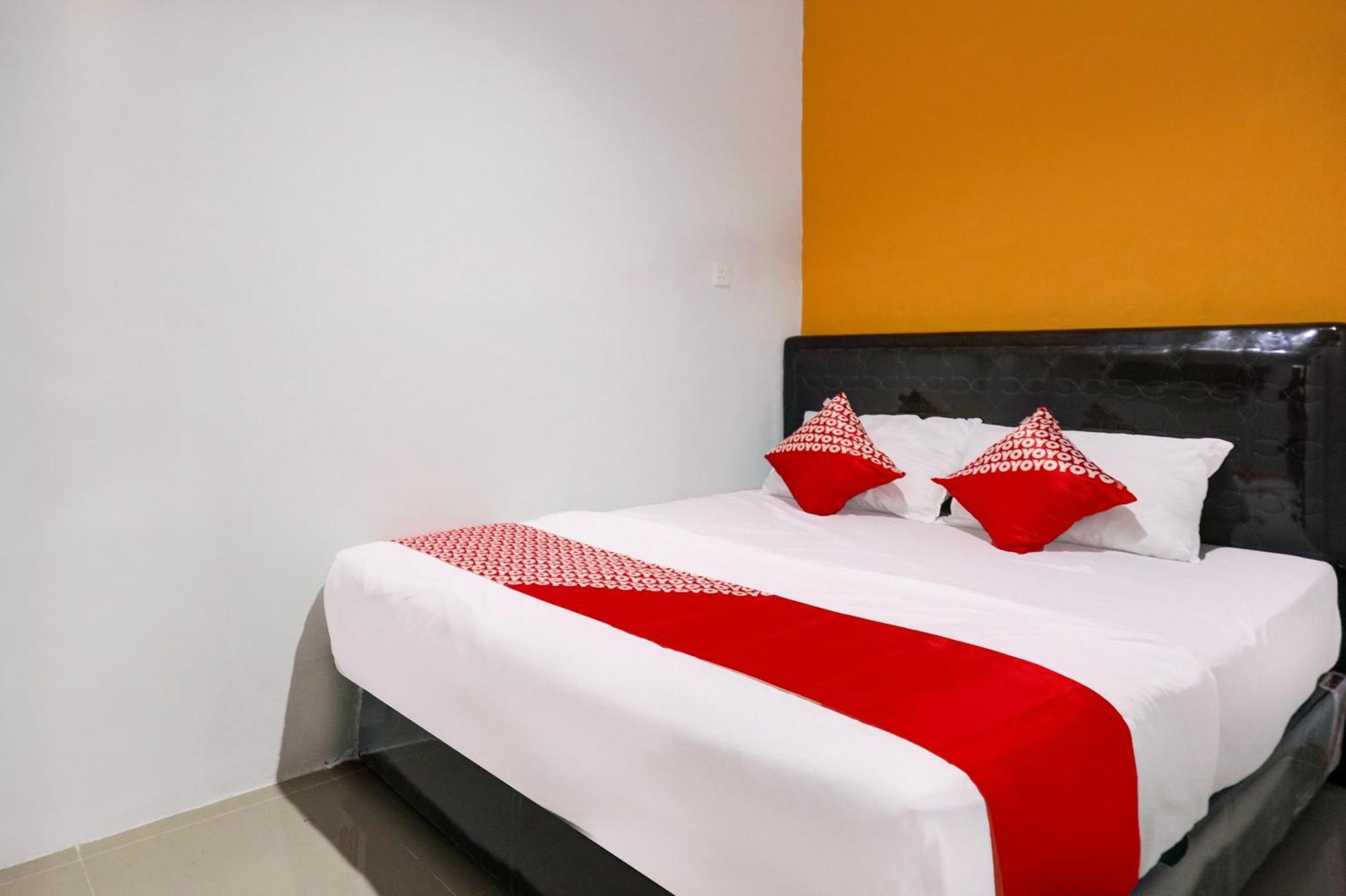 Super Oyo Capital O 93076 Batam Backpacker Guesthouse 2 Pembunuh Esterno foto