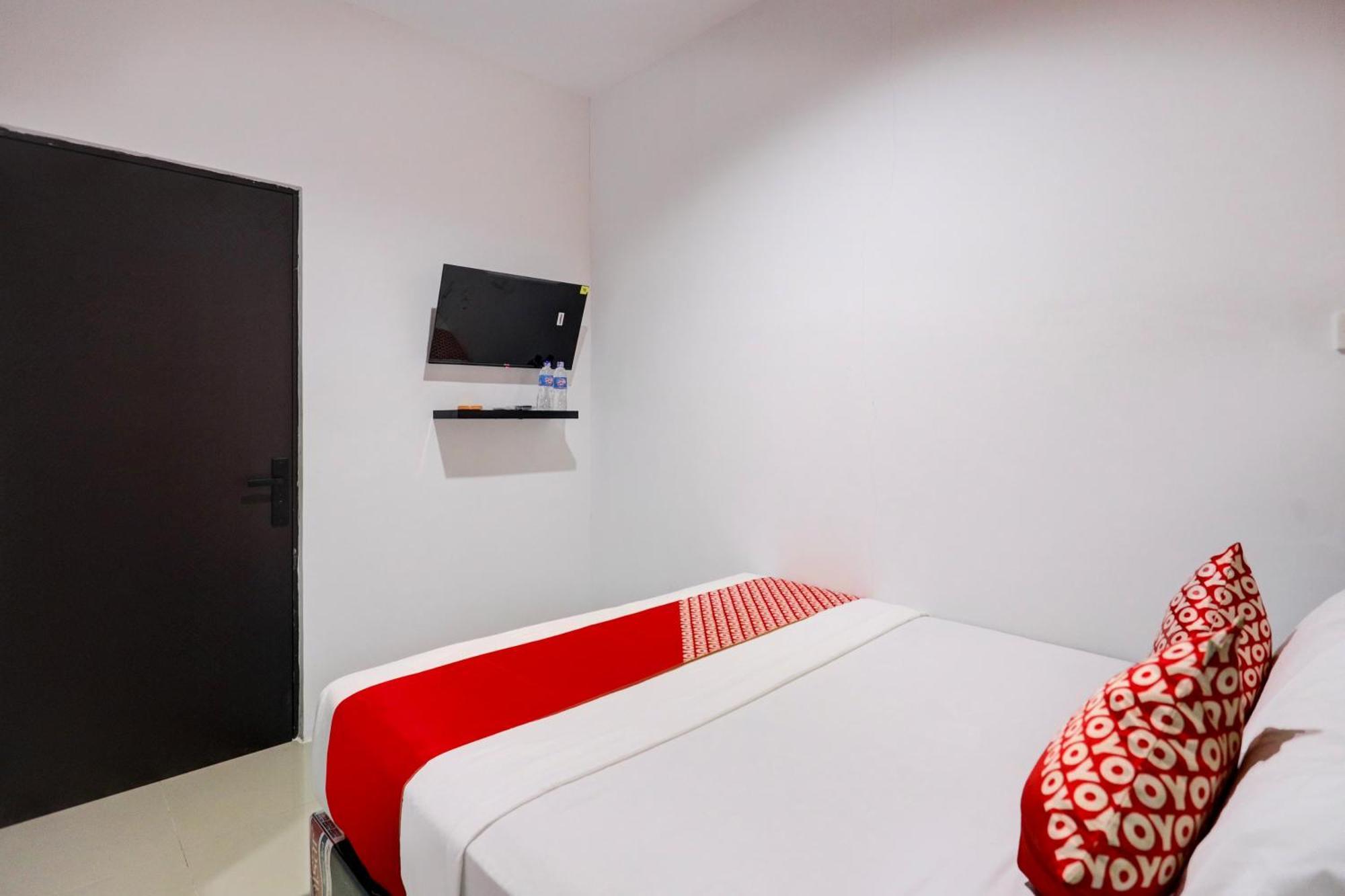 Super Oyo Capital O 93076 Batam Backpacker Guesthouse 2 Pembunuh Esterno foto